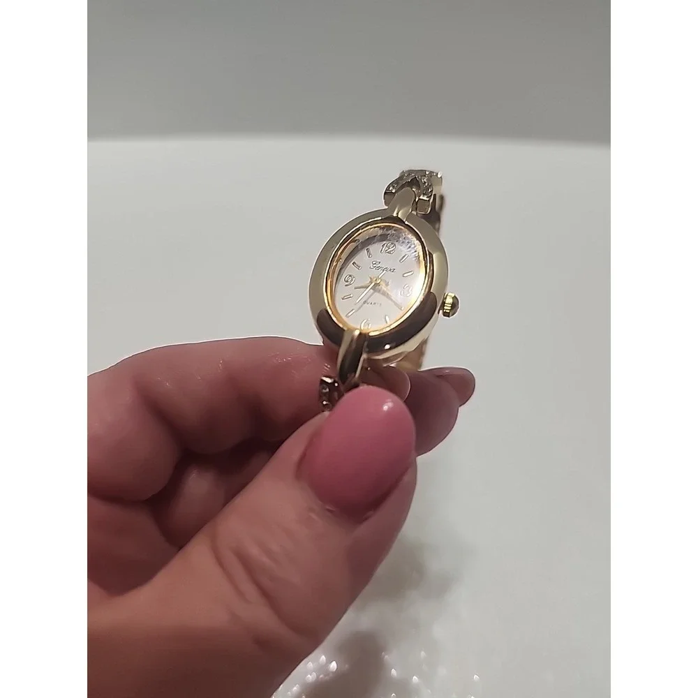 Geneve Watch Vintage Womens‎ Gold Tone With Stone Accents
